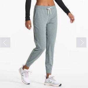 NWOT Vuori Performance Joggers Dreamknit Smoke Blue